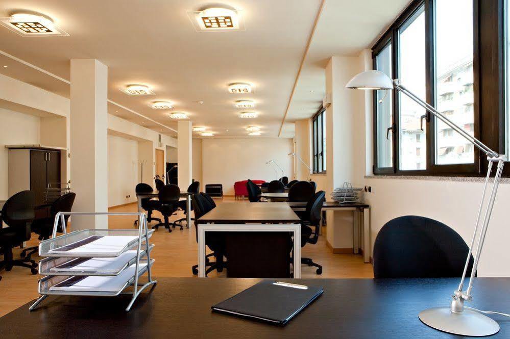 Unaway Hotel & Residence Linea Uno Milano الاعمال الصورة